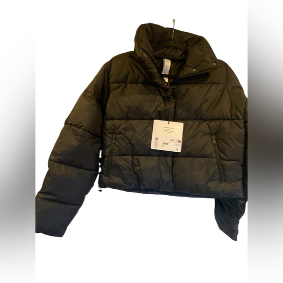 ALO Yoga Jackets & Blazers - NWT Alo Yoga gold rush puffer BLACK Size S